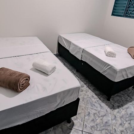 Pousada Roosevelt Quarto 03 - Pousada Central Prox Rodoviaria E Dist Industrial Hotel อูเบร์ลังเจีย ภายนอก รูปภาพ