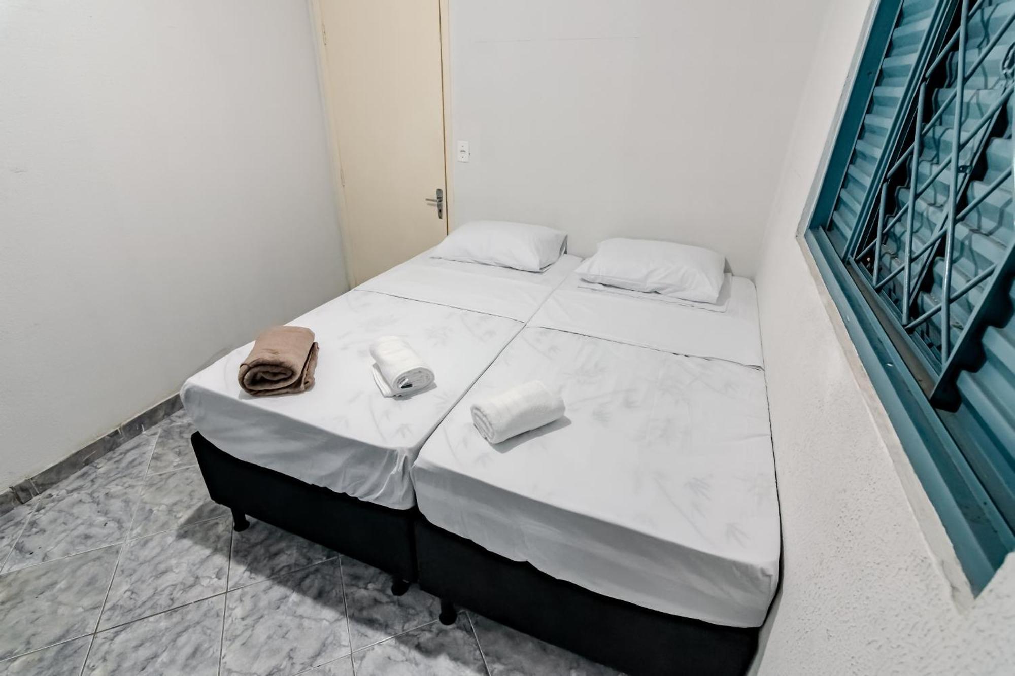 Pousada Roosevelt Quarto 03 - Pousada Central Prox Rodoviaria E Dist Industrial Hotel อูเบร์ลังเจีย ภายนอก รูปภาพ