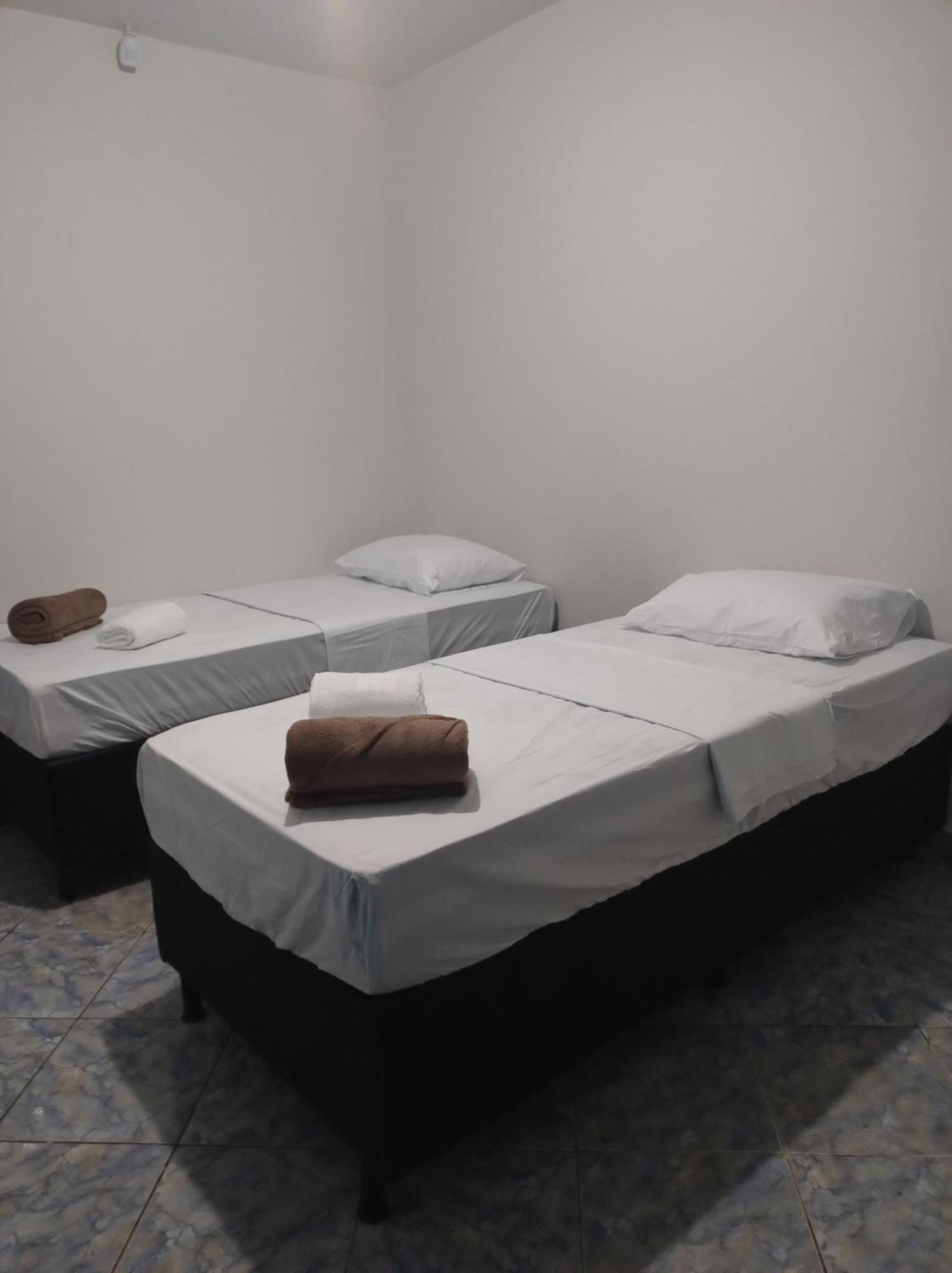 Pousada Roosevelt Quarto 03 - Pousada Central Prox Rodoviaria E Dist Industrial Hotel อูเบร์ลังเจีย ภายนอก รูปภาพ
