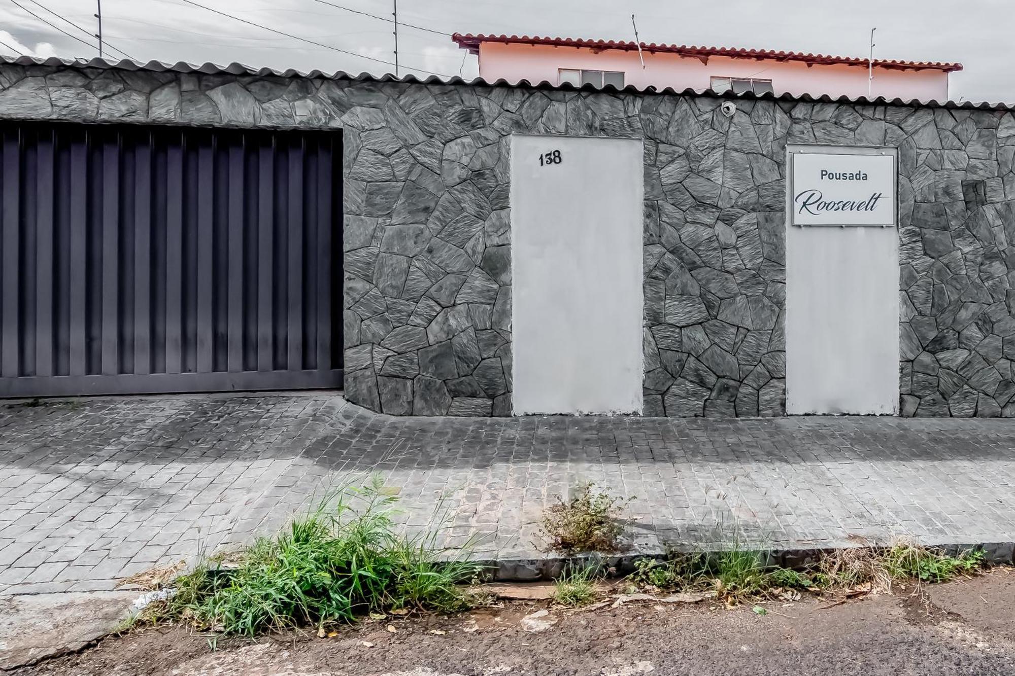 Pousada Roosevelt Quarto 03 - Pousada Central Prox Rodoviaria E Dist Industrial Hotel อูเบร์ลังเจีย ภายนอก รูปภาพ