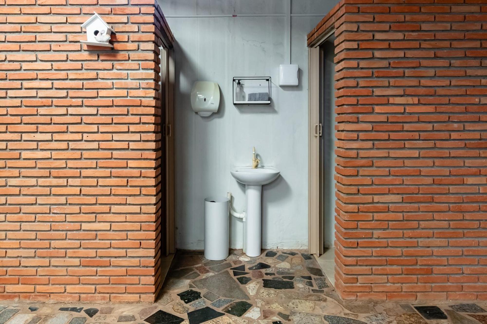 Pousada Roosevelt Quarto 03 - Pousada Central Prox Rodoviaria E Dist Industrial Hotel อูเบร์ลังเจีย ภายนอก รูปภาพ